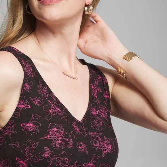 🆕 WHBM Double V-Neck Tank
Sketchy Poppy Dolce Black w/Pink flower print Size M - Picture 11 of 15